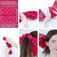 Malgré tout le mal que tu t'es donné pour qu'il soit si parfait, ton chiard est une fontaine à bave. 1001 Idees Comment Mettre Un Bandana Stylee Des Pieds A La Tete