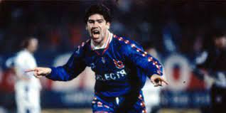 Recibimiento de los de abajo,la hinchada mas fiel de chile.en la semifinal del 96 en el estadio nacional. Goleadores Historicos De La U En Copa Libertadores As Chile