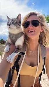 Single cat mom story time👇, So, I’m single again. Indulged in some swiping  the other night. Someone’s profile said they wished there was an app for  people to showcase their red flags, their negative ...