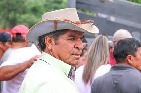 Seguimos construyendo un Guairá de oportunidades para todos Hoy reafirmamos  nuestro compromiso con el desarrollo productivo del Departamento de Guairá  con la entrega de 11 toros reproductores a las comisiones de campos