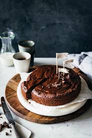 Mehl und backpulver in einer zweiten schüssel vermengen, ¾ von dem zucker dazu geben. Schokokuchen Mit Buttermilch Rezept Hey Foodsister