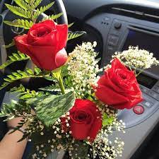 Don't forget a unique anniversary gift that your special someone will adore. Thank You For The Beauuuuuuutiful Red Roses 6 Month Anniversary Of Marriage Iloveyou Myfavoriteperson Love Anniversary Roses Bouquet Surprise 6 Month Anniversary Bouquet Of Roses From Boyfriend Boyfriend Anniversary Gifts