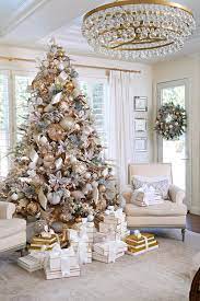 35 Pretty Christmas Living Room Ideas To Get You Ready For The Holidays Christmas Living Rooms Holiday Living Room Christmas Decorations Living Room