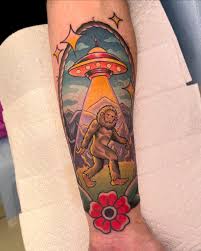 BIG FOOT FOR MICHAEL!!!!! Such a funnnnn tattoo!!! Thanks so much for the  trust with this cool idea!✨ My books open