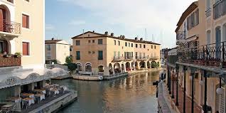 The official twitter page for pianist, author and wolf conservation advocate hélène grimaud. Port Grimaud Das Venedig Frankreichs Villasud Villasud