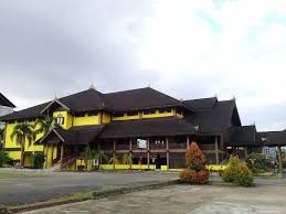 Rumah adat melayu selaso jatuh kembar merupakan rumah adat yang berasa dari provinsi kepulauan riau. Rumah Adat Kalimantan Barat Serta Penjelasannya Tambah Pinter