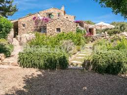 Kaufen sie ihre repräsentative immobilie in italien mit great estate. Imposante Villa Mit Blick Auf Die Pevero Bucht Costa Smeralda Pantogia