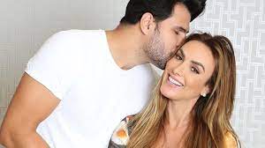 Nicole bahls came to fame winning a beauty contest of the sports news globo esporte (rede globo), called musa do brasileirão, where women represented a football team from brazil. Nicole Bahls Fala Sobre Quarentena Ja Era Para Eu Estar Com Quadrigemeos Istoe Independente