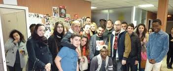 По мотивам комиксов рене госинни и альбера удерзо о галлах астериксе и обеликсе. Mouloud Achour Moi Je Veux La Place De Drucker Bondy Blog