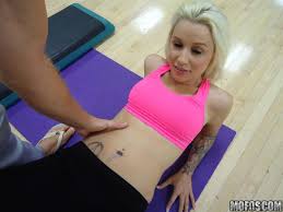 Lexxi Silver and Blondie Boom fuck in dance studio (Mofos - 16 Pictures)