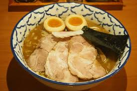 代々木でラーメン食べるなら『麺恋処 いそじ』濃厚Wスープがモチモチ麺に超絡む！ | favy[ファビー]