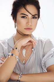 Sana bir sır vereceğim, kurt seyit ve şura (dizi), çilek kokusu, no.: Demet Ozdemir Celebrity Turkish World
