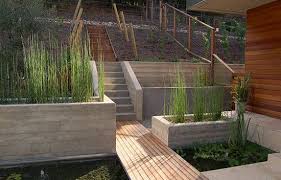 Dekokissen palettenkissen bodenkissen sitzkissen auflagen für sonnenliegen ersatzkissen. Des Murs De Soutenement En Beton Dans Le Jardin Mur De Soutenement Idees Jardin Jardin En Beton