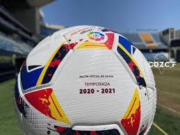 Un Balon Limon Fluor Para Los Clasicos Y Derbis De Laliga 2020 21 San Fernando Andalucia Informacion