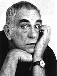 He began his career in the 1960s >making politically. Krzysztof Kieslowski Filmstarts De