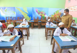 Guru menjadi pihak yang paling bertanggung jawab dalam pengelolaan pembelajaran di ruang kelas. Sekolah Di Banda Aceh Gelar Belajar Tatap Muka Jumlah Siswa Dibatasi