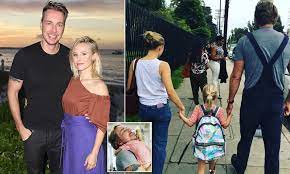 I thought it was 'my fault'. Dax Shepard And Kristen Bell Explain Why They Don T Lie To Their Daughters About Santa Daily Mail Online