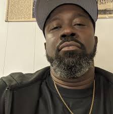 MR. GLASS" AKA Anthony Davis doing what he does best but at home! 😂🤣💀😭