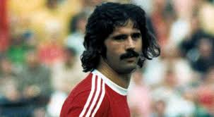 Gerd müller a également été choisi pour représenter la ville de munich à l'occasion de la coupe du monde de la fifa 2006 1. Vunzlkbvnbvxhm