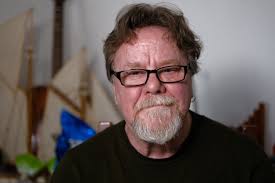 Mand kører 900 kilometer for at spille sækkepibe for sin døde onkel