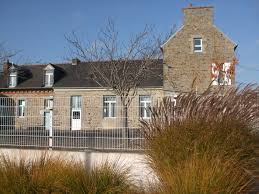 L Ancienne Ecole Communale Du Quartier Des Villages A Droite Le Logement Des Instituteurs Ancienne Ecole Logement Quartier