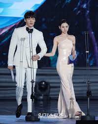 상 이름은 1954년 한국일보를 창립한 장기영의 호인 백상에서 따온 것이다. í¬í†  ë°±ìƒì˜ˆìˆ ëŒ€ìƒ ì‹œìƒìžë¡œ ì°¸ì„í•œ ìµœì§„í˜ ë‚˜ë‚˜ ì¤'ì•™ì¼ë³´