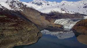 El tsunami de bahía lituya fue un desastre natural ocurrido el 9 de julio de 1958 en la bahía lituya, al noreste del golfo de alaska.un fuerte sismo de magnitud 8,3 hizo que se derrumbara prácticamente una montaña entera, generando una pared de agua que se elevó a 525 metros, convirtiéndose en la ola gigante más grande de la que se tenga registro en el mundo, llegando a calificarse el. Alaska Bergrutsch Lost Riesentsunami Aus Spektrum Der Wissenschaft