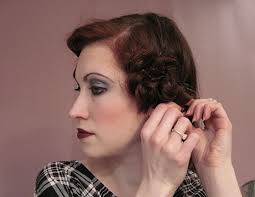 In 1924, a year before the famous pringle shingle, actress aileen pringle creates a convincing bob with her long. 1920 S Hairstyles For Long Hair Faux Bob Glamour Daze