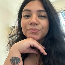 Modern Family star, Aubrey Anderson-Emmons, is a confirmed bi baddie! 🥳