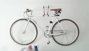 Porte Velo Diy Pour Ranger Son Velo Facilement Suspension Velo Piratage Meubles Ikea Detournement Meuble Ikea