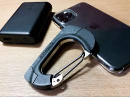 このカラビナがiphoneユーザーにはたまらないアイテムなんだよね マイ定番スタイル roomie ルーミー 旅行用ワードローブ 家電 便利 便利グッズ