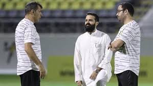 من جهة أخرى، تترقب الجماهير الاتحادية حسم إدارة النادي برئاسة أنمار الحائلي قرار مدرب الفريق الكروي الأول سواء بالتجديد مع المدرب البرازيلي فابيو كاريلي أو التوقيع مع المدرب الروماني كوزمين كونترا، ومن المنتظر أن. Mxft9yt Z6gcvm