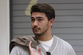 小顔効果あり！イケオジが気をつけている似合うヒゲor似合わないヒゲ | FORZA STYLE｜ファッション＆ライフスタイル[フォルツァスタイル]