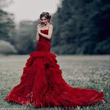 Robe en dentelle métallisée et étole. Robe De Mariee Rouge 778e55