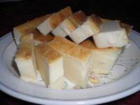 Kemudian tapis ke dalam periuk dan masak semula hingga hampir pekat dengan api. Resepi Puding Cheese Mudah