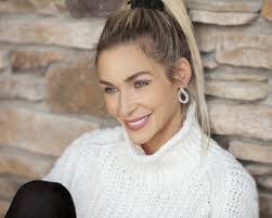 Julie Lessard's Instagram, Twitter & Facebook