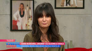 Înainte de a se căsători cu fostul soț, criticul de modă se numea dana guțilă, după tatăl sau, adrian guțilă. Ce Decizie A Luat Pro Tv DupÄƒ Postarea FÄƒcutÄƒ De Dana Budeanu Pe Facebook Este Oficial