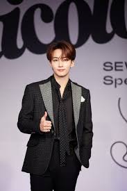 Door to youthopialeft & right + home;run by seventeen in 2020 mama#2020mama #mama #mnetasianmusicawards. Seventeen Jeonghan S Reply To Request For A Mama Spoiler Will Crack You Up Koreaboo