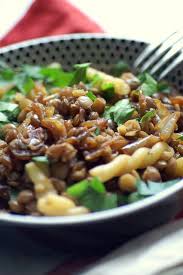 Simple Recipe Pasta And Lentils Seitan Is My Motor Marokkanische Rezepte Karamellisierte Zwiebeln Linsengerichte