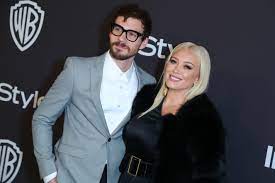 Hilary duff and matthew koma got married in the front yard of their los angeles home on dec. Hilary Duff And Matthew Koma Are Reportedly Married Teen Vogue