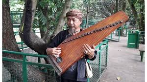 Kecapi berasal dari sulawesi barat yang mempunyai jenis bunyi kordofon. 12 Alat Musik Tradisional Jawa Barat Dan Penjelasannya Tokopedia Blog