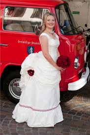 Insbesondere bei garderoben mit tiefen dekolletés kommt es oft auf die richtige corsage an. Hertzwerk Freiburg Grunderzeit Viktorianisches Brautkleid Victorian Wedding Dress