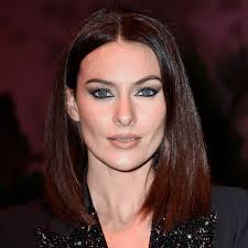 Taglio long bob dritto con riga al centro per la primavera/estate 2014. Capelli Caschetto Lungo Il Successo Del Long Bob Estetica It