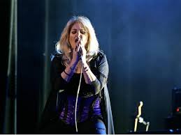 Bonnie tyler vermögen bonnie tyler vermögen die walisische sängerin bonnie tyler ist 30 millionen dollar wert. Konzert In Hannover Bonnie Tyler Rockt Das Aegi