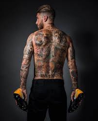 Il peut également se mettre en boule comme le hérisson. Epingle Sur Tatouage Homme Idees Tatouages Tendance Men Tattoo Trends