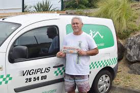 A besançon, dans la nuit de mardi, un homme de 23 ans en état d'ébriété s'en est pris sans motif, à un livreur du journal l'est républicain. Ces Livreurs De Journaux Que Des Abonnes Attendent Sur Le Palier En Pleine Nuit Lnc Nc Les Nouvelles Caledoniennes Le Journal De Nouvelle Caledonie