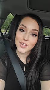 Earlene Haley's Instagram, Twitter & Facebook