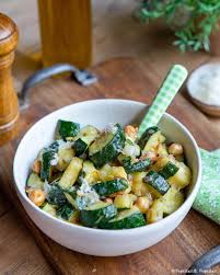 Courgettes Sautees A L Ail Et Au Parmesan Courgettes Sautees Recettes De Cuisine Recette Avec Courgette
