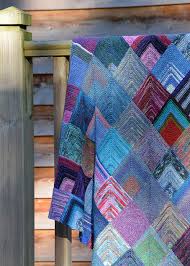 It's a smart way to use up all your scraps of yarn, hoarding your cupboards. How To Knit A Mitred Square Blanket