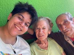 Nos conocimos cuando mi mundo vagaba por los jardines de un convento que  siempre será parte de mí. Nuestras charlas sobre Ho' oponopono, unieron  casi sin querer nuestros mundos sabiendo que solo